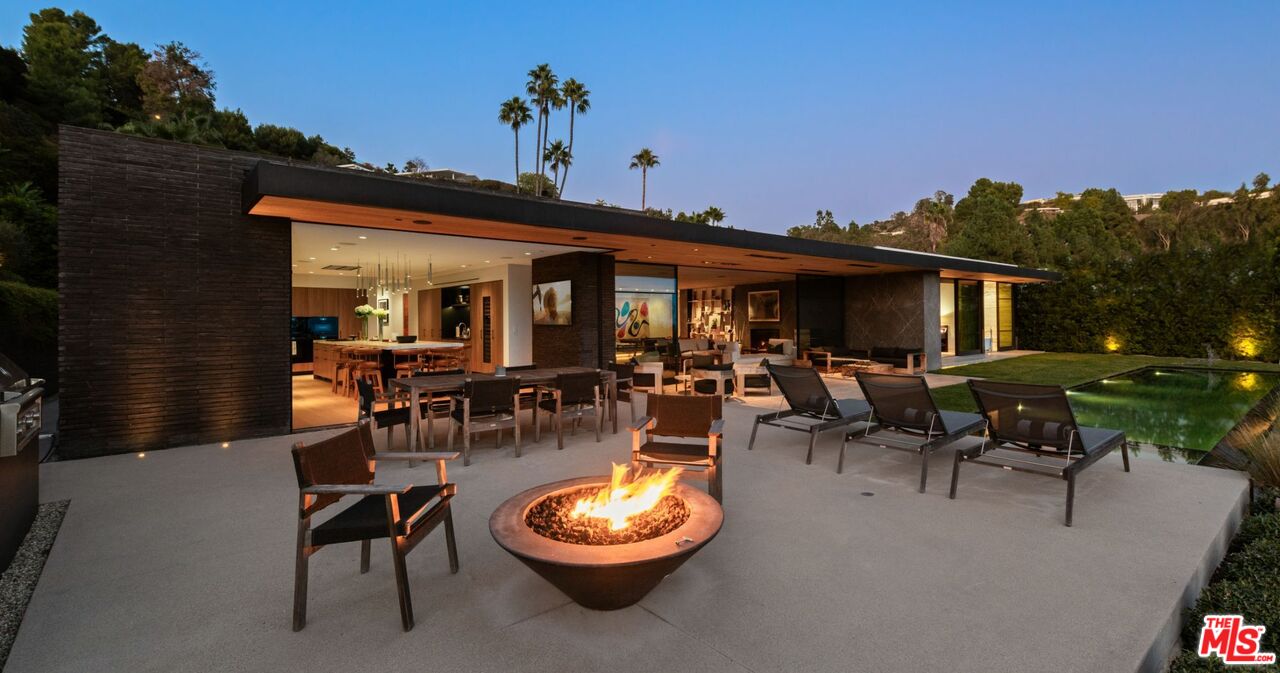 530 Leslie Ln