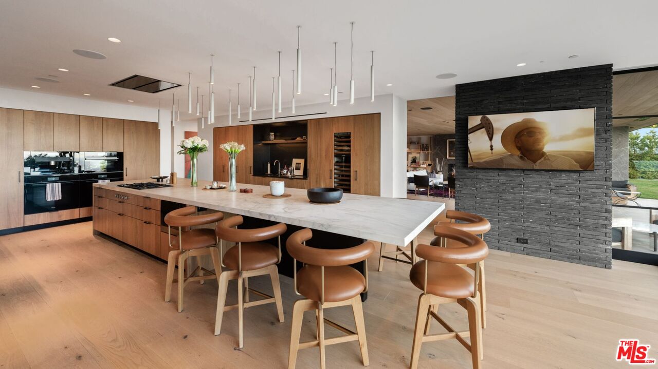 530 Leslie Ln