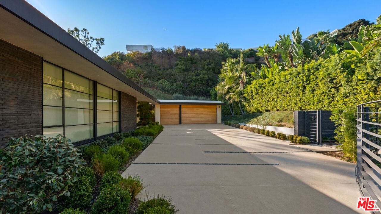530 Leslie Ln