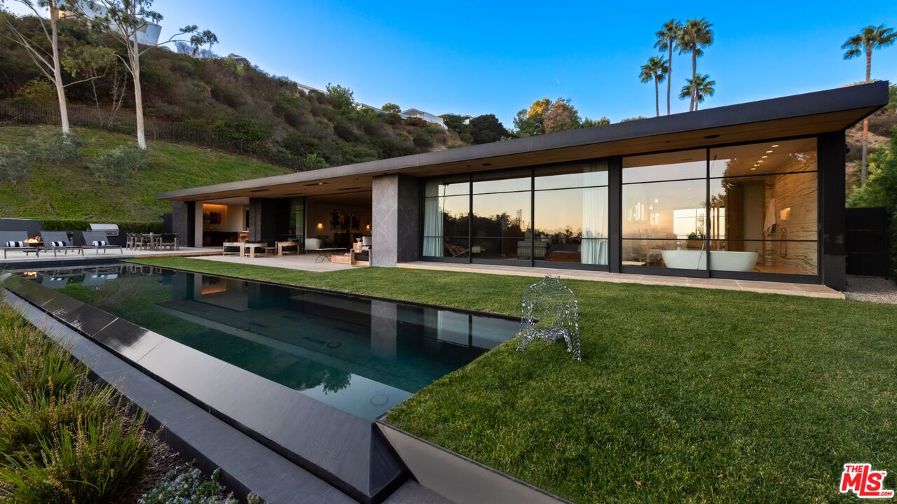 530 Leslie Ln
