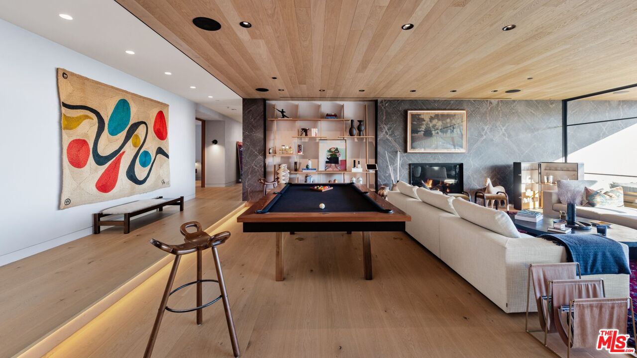 530 Leslie Ln