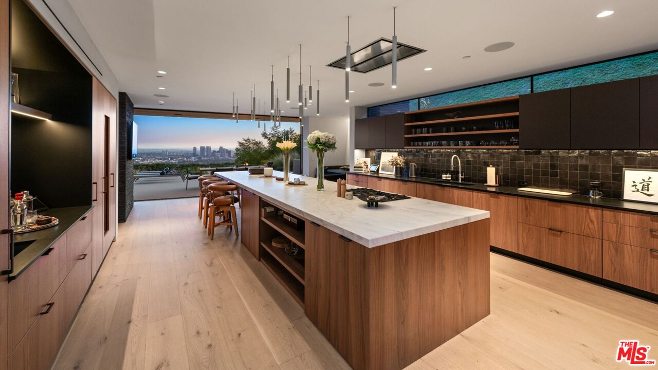 530 Leslie Ln