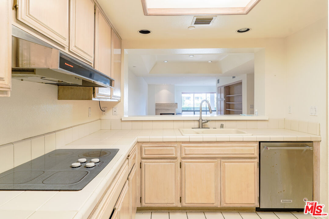 150 Ocean Park Blvd Unit: 328