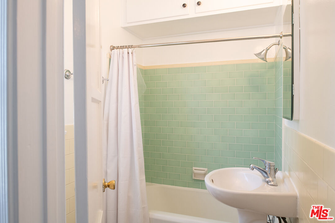 1856 9th St Unit: 1