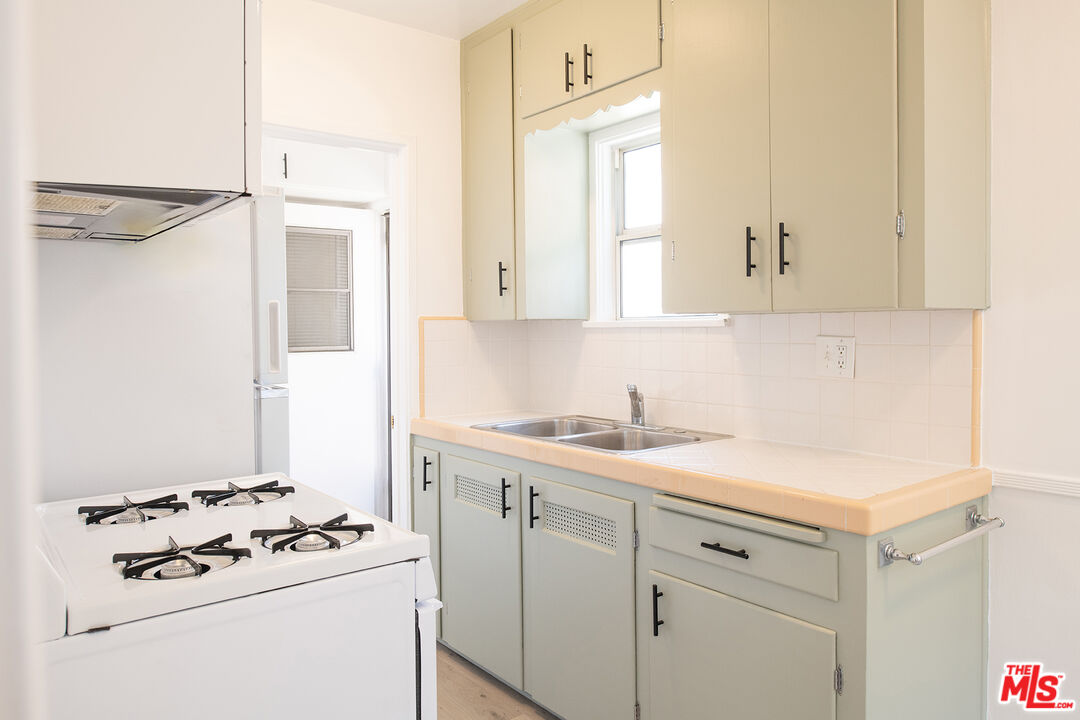 1856 9th St Unit: 1