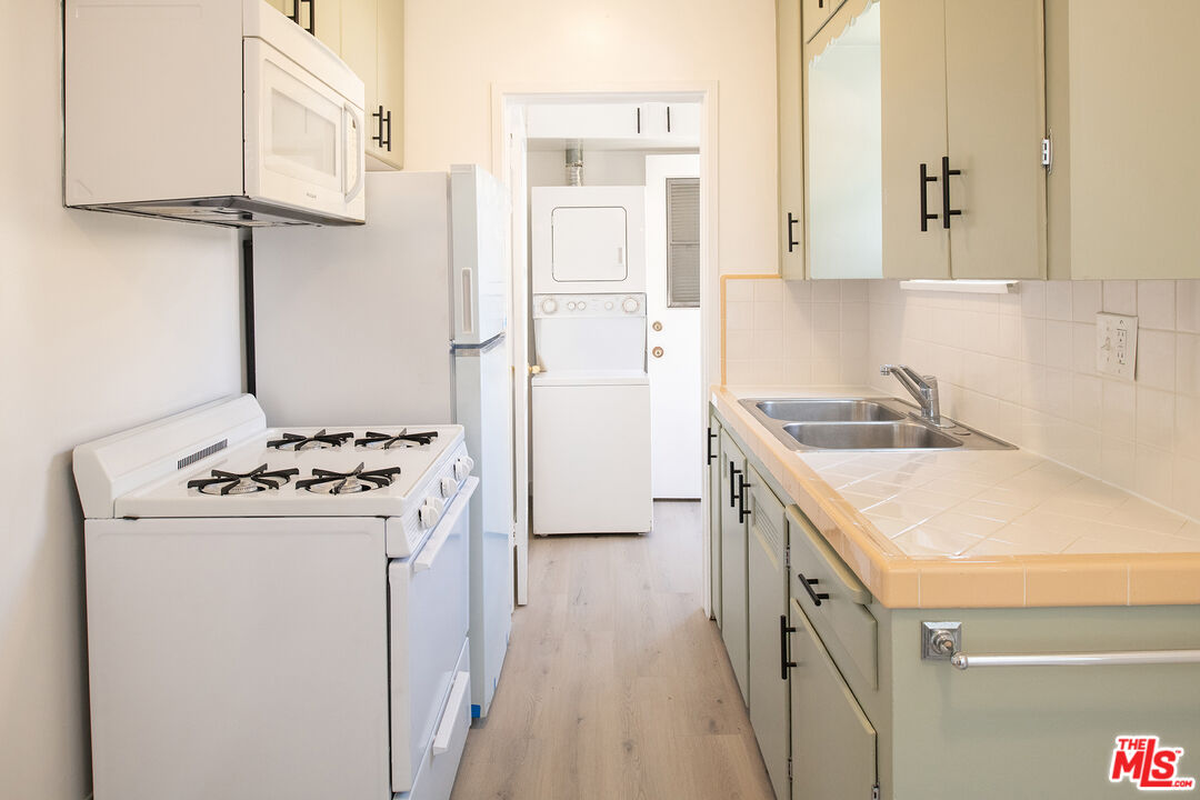 1856 9th St Unit: 1