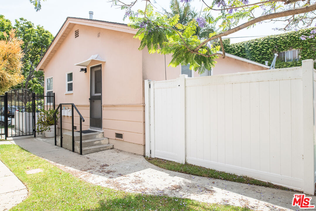 1856 9th St Unit: 1