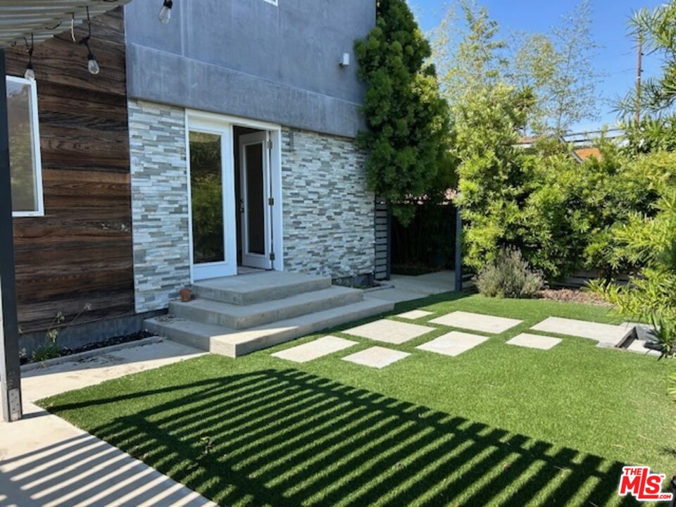 653 SUNSET AVE Unit: A