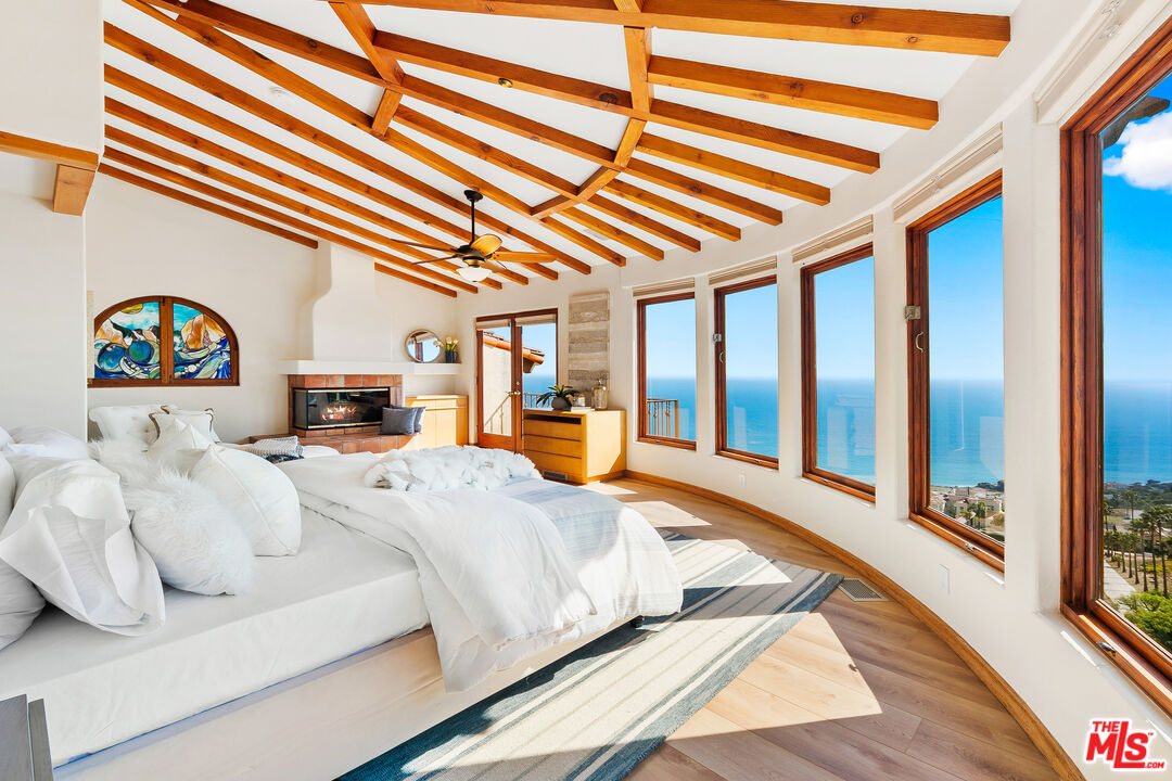 4240 Avenida De La Encinal