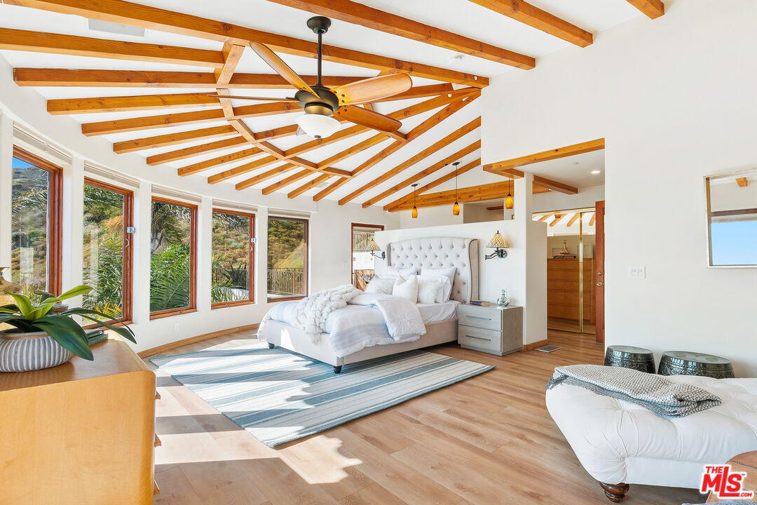 4240 Avenida De La Encinal