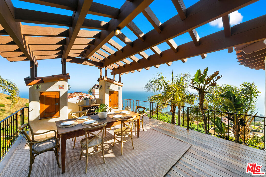 4240 Avenida De La Encinal