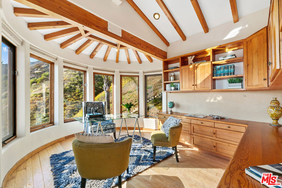 4240 Avenida De La Encinal