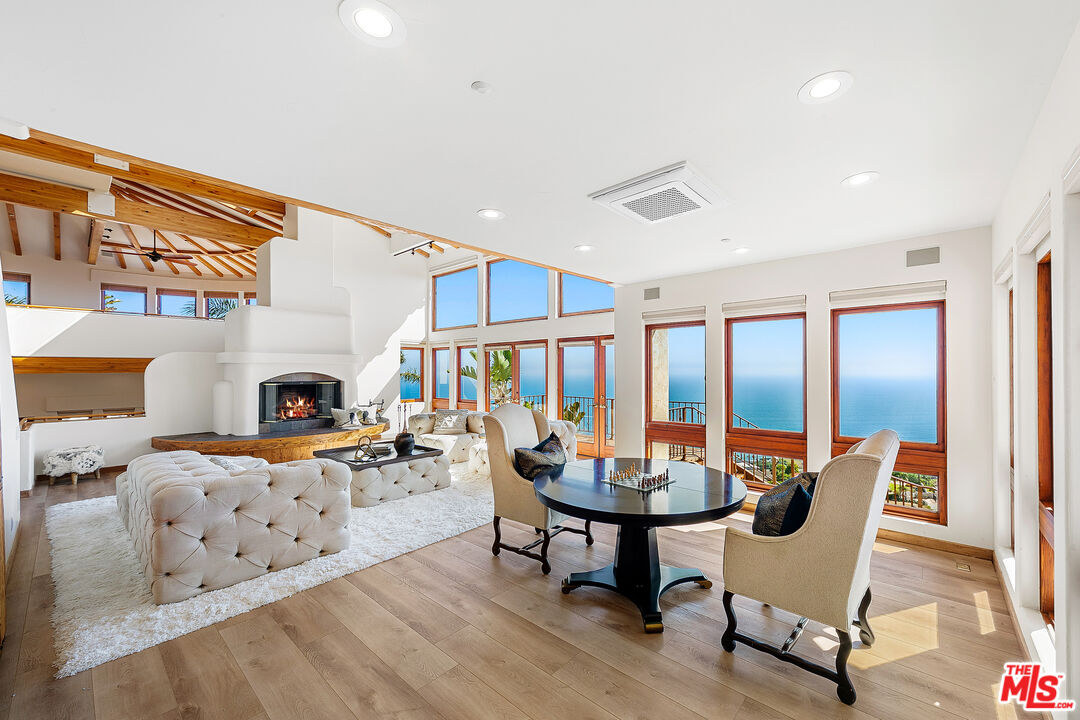 4240 Avenida De La Encinal