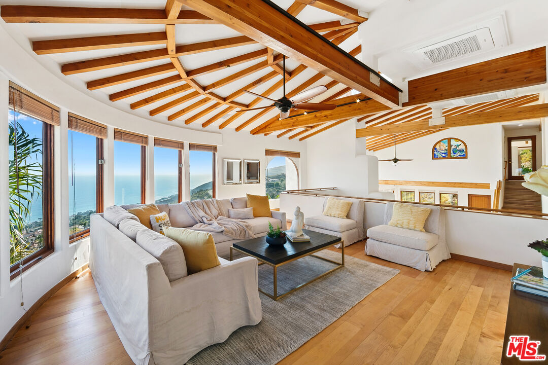 4240 Avenida De La Encinal