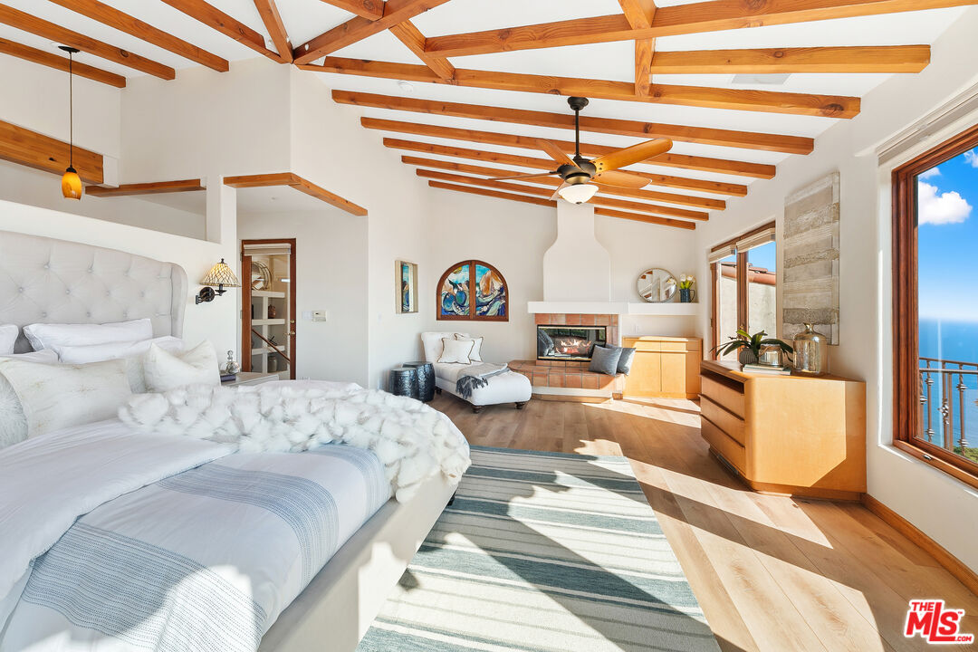 4240 Avenida De La Encinal