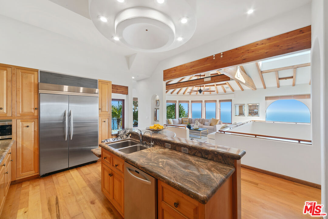 4240 Avenida De La Encinal