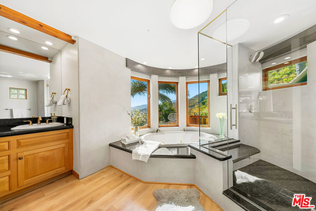 4240 Avenida De La Encinal
