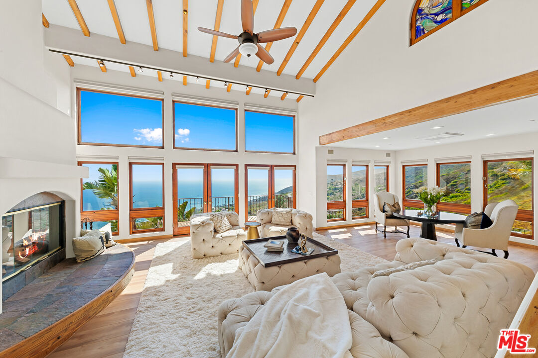 4240 Avenida De La Encinal