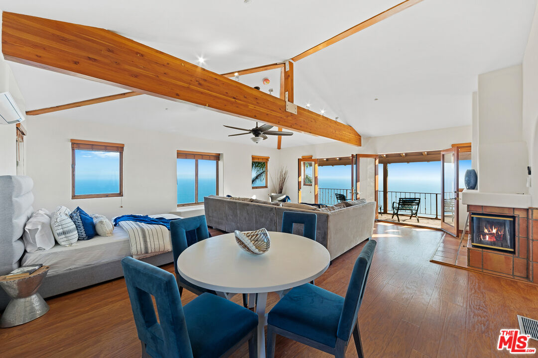 4240 Avenida De La Encinal