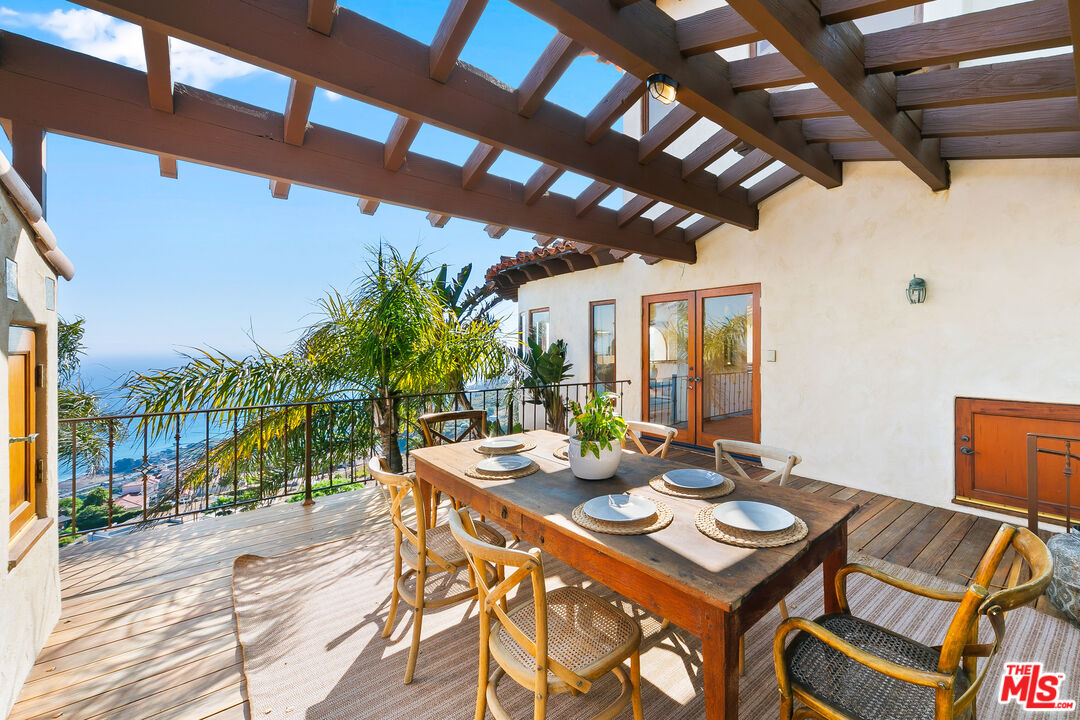 4240 Avenida De La Encinal