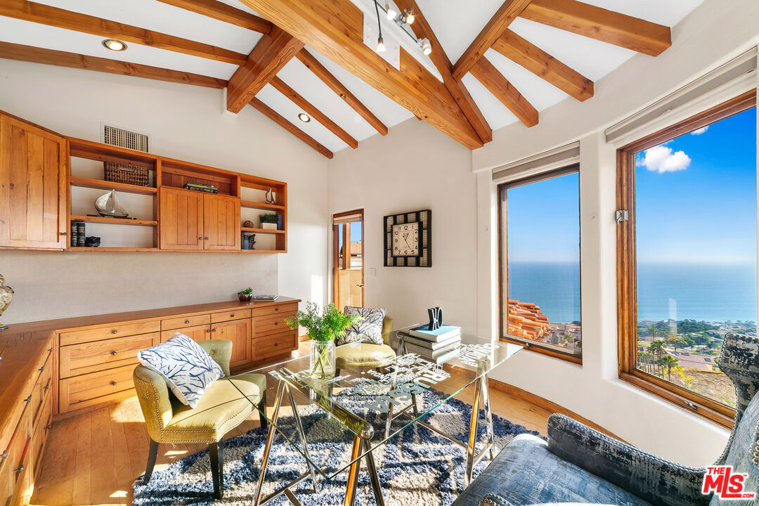 4240 Avenida De La Encinal