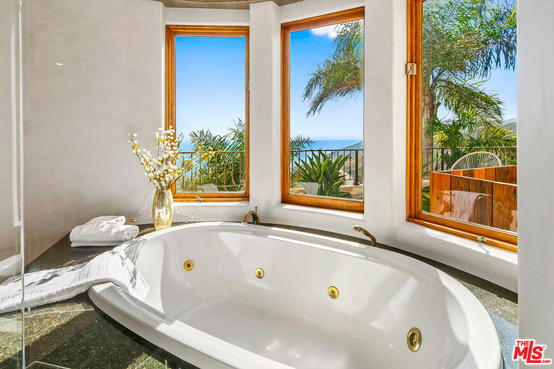 4240 Avenida De La Encinal