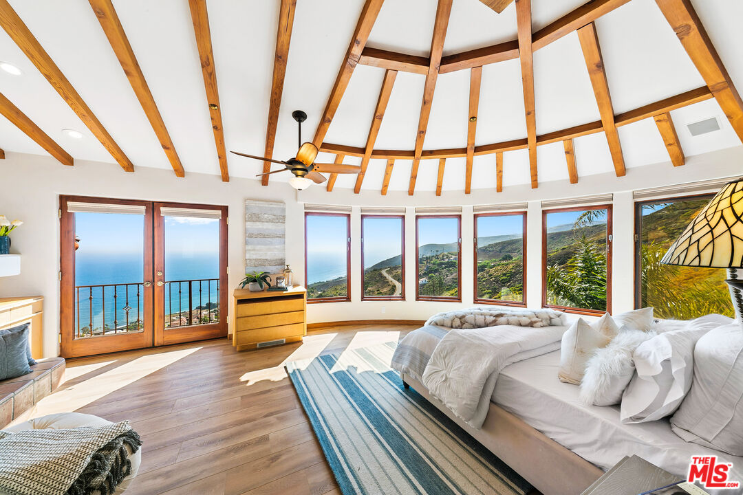 4240 Avenida De La Encinal