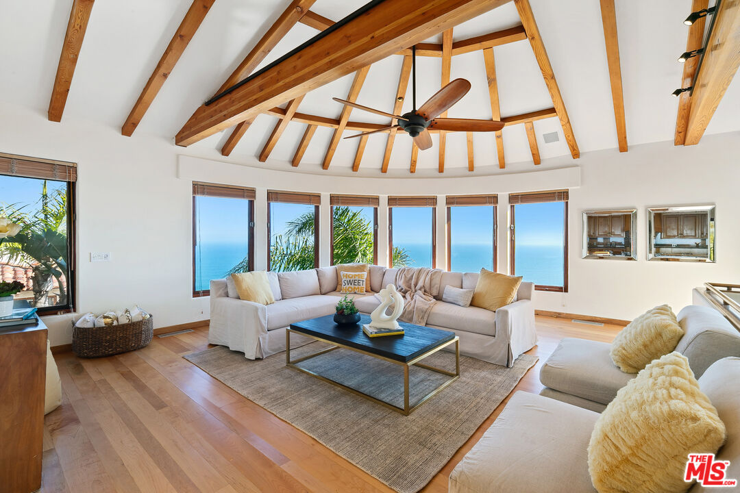 4240 Avenida De La Encinal