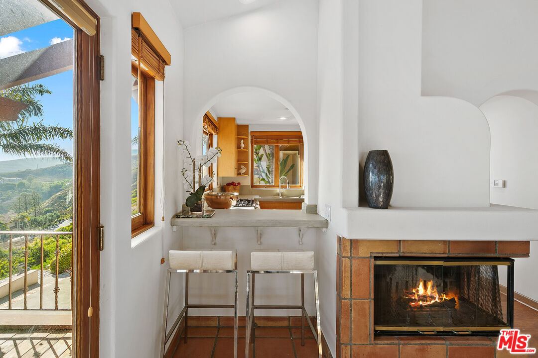 4240 Avenida De La Encinal