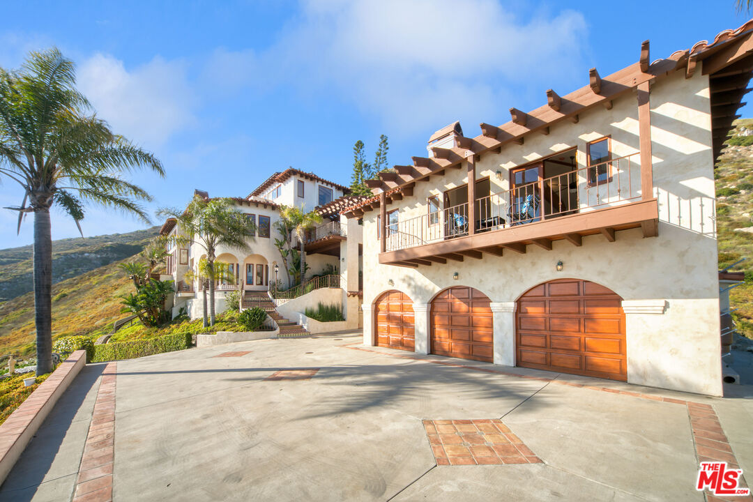 4240 Avenida De La Encinal