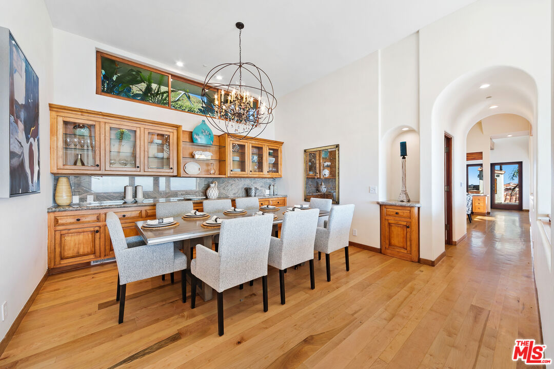 4240 Avenida De La Encinal