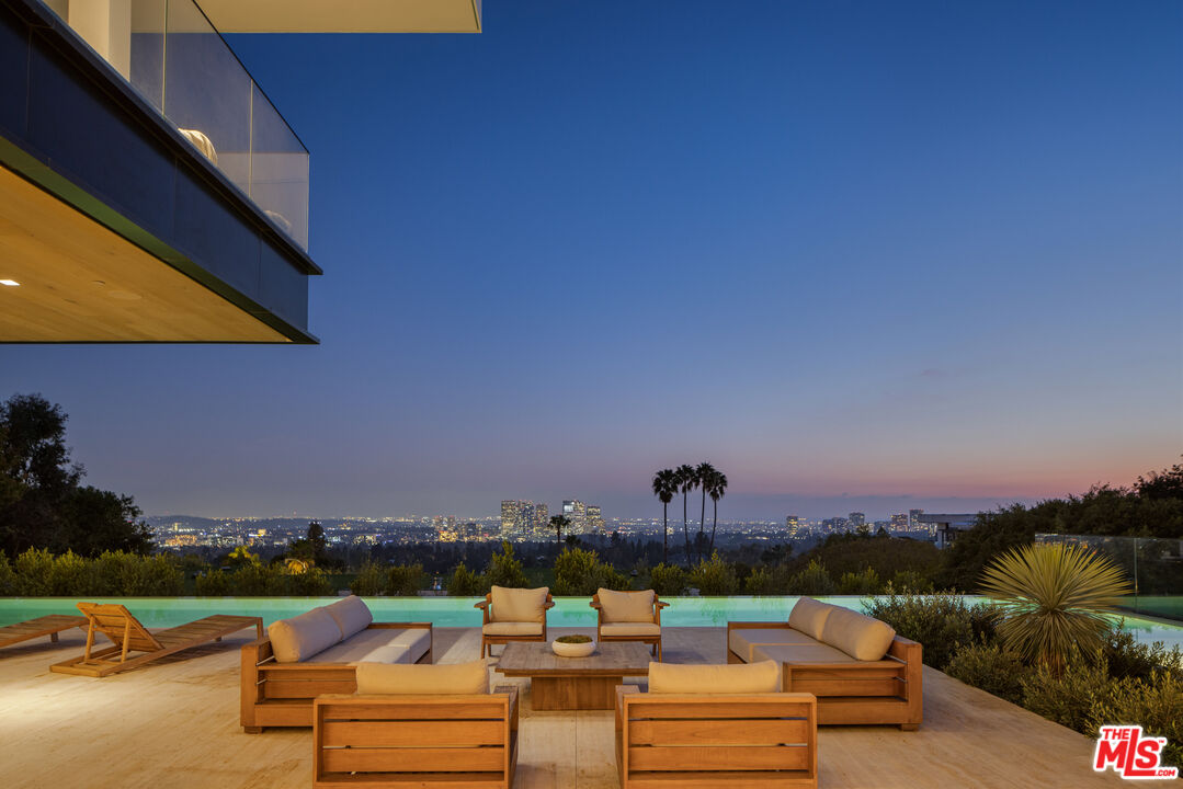 1210 Laurel Way