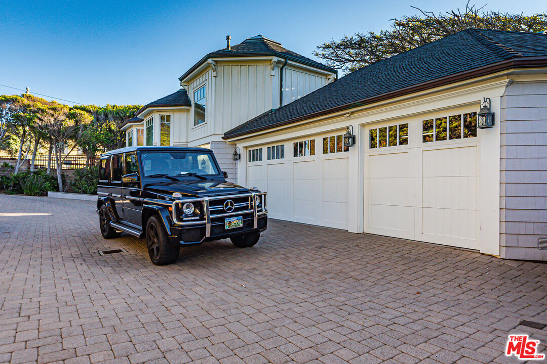 Rare 80-Ft Beachfront Lot on Exclusive Broad Beach