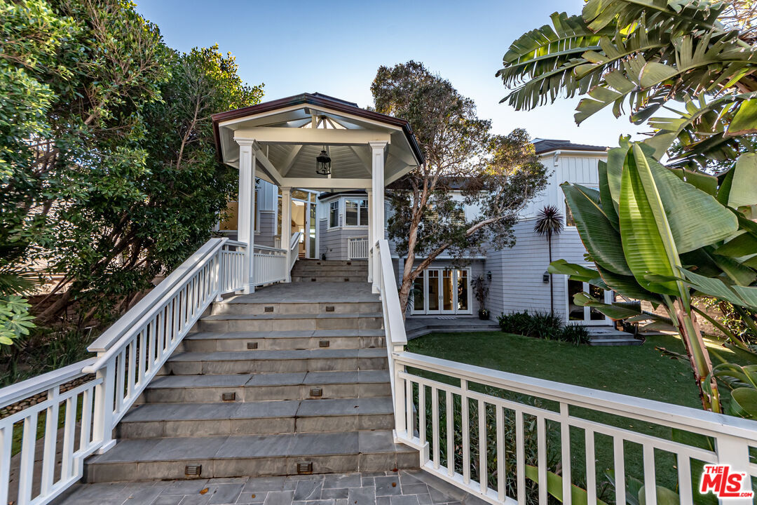 Rare 80-Ft Beachfront Lot on Exclusive Broad Beach