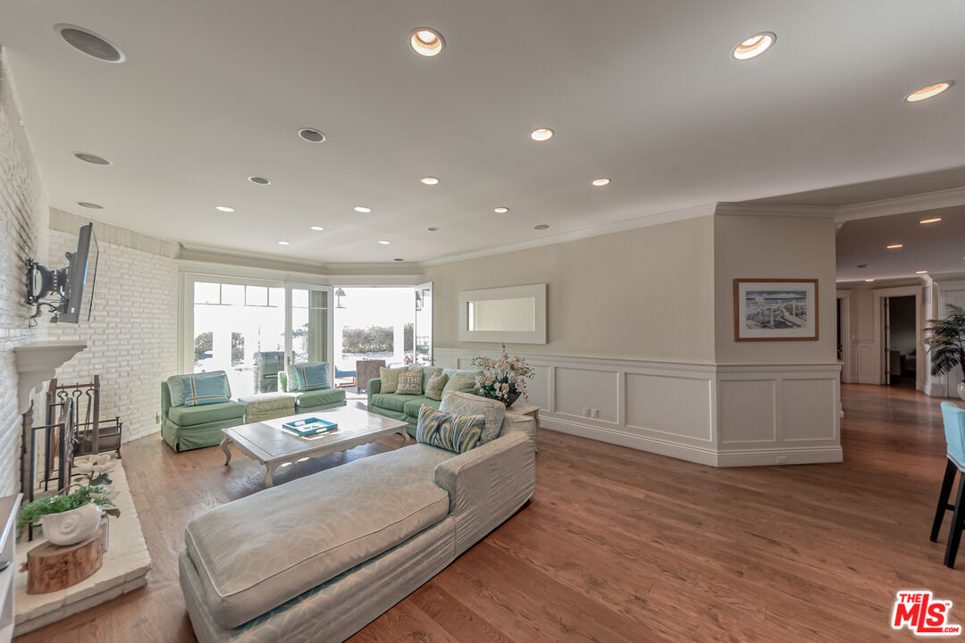 Rare 80-Ft Beachfront Lot on Exclusive Broad Beach