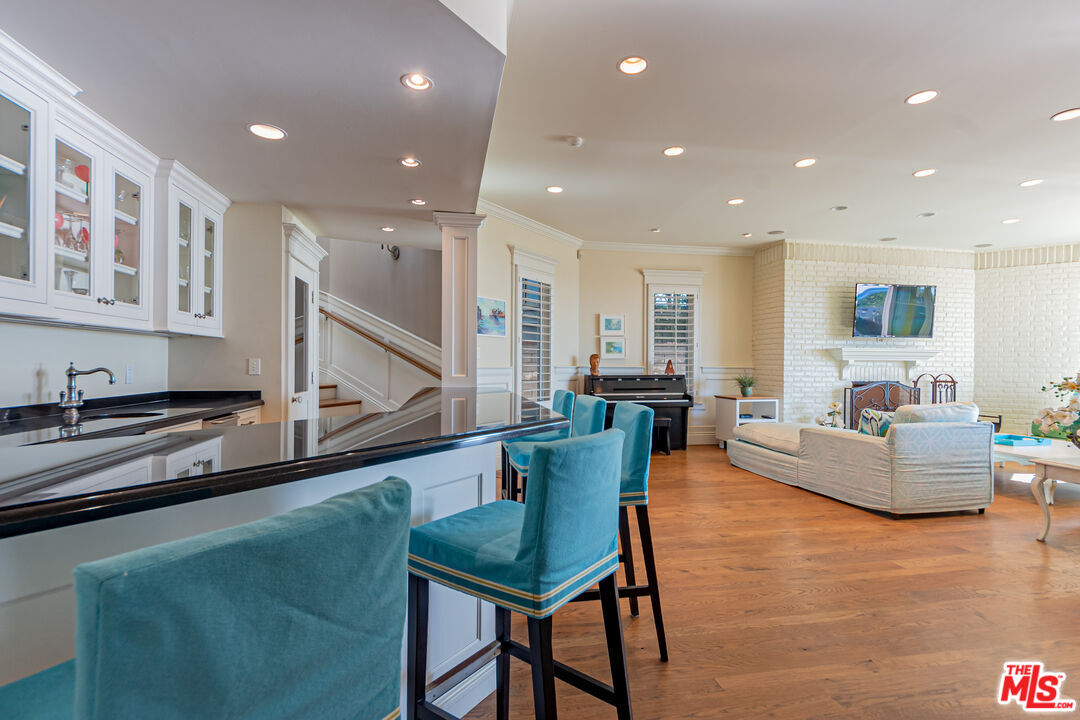 Rare 80-Ft Beachfront Lot on Exclusive Broad Beach