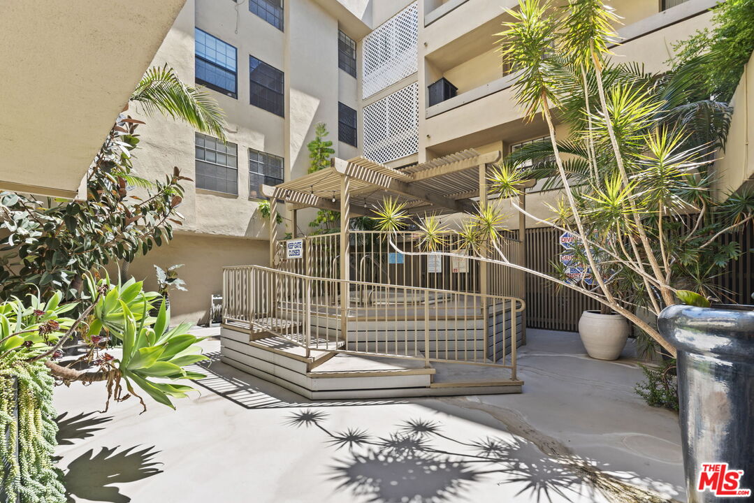 750 N Kings Rd Unit: 201