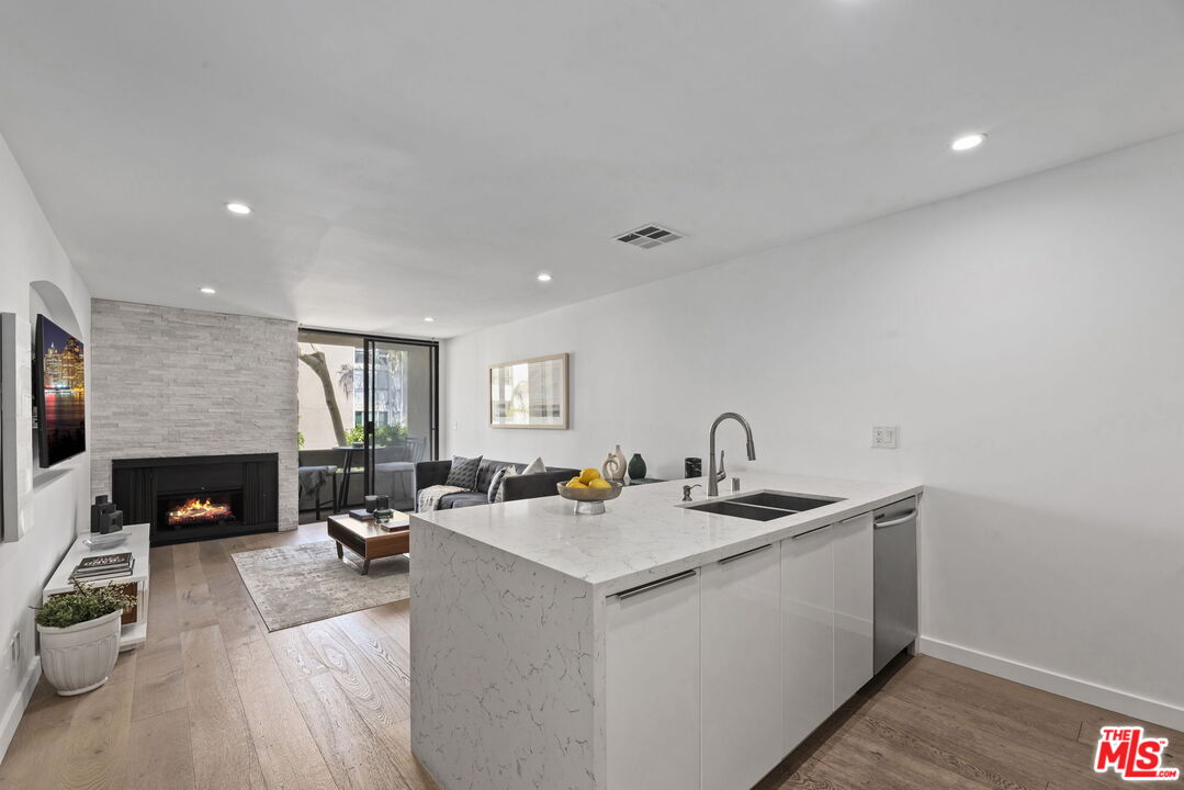 750 N Kings Rd Unit: 201