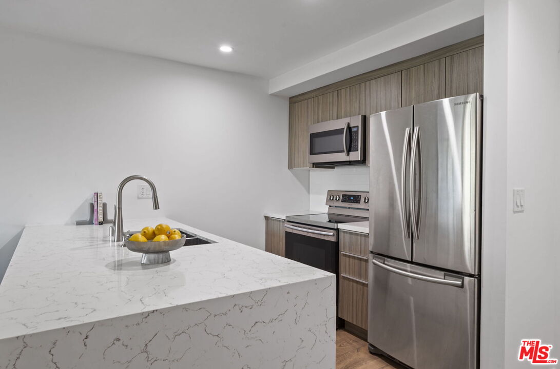 750 N Kings Rd Unit: 201