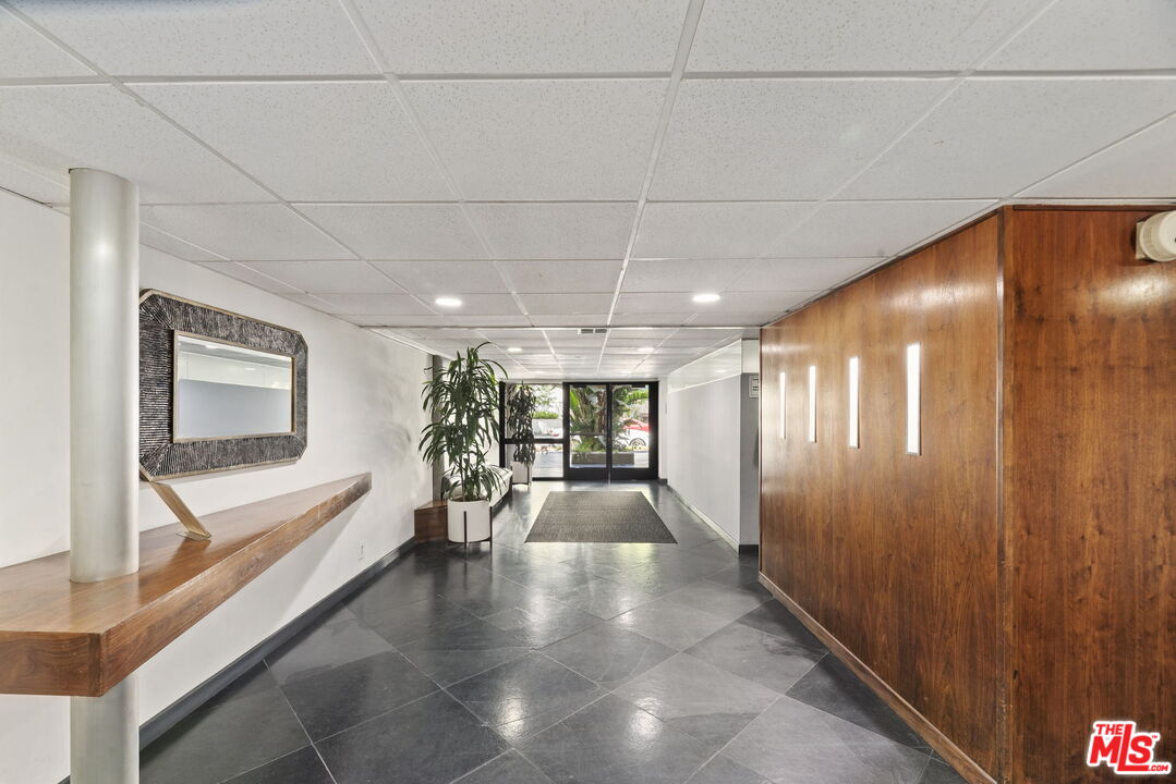 750 N Kings Rd Unit: 201