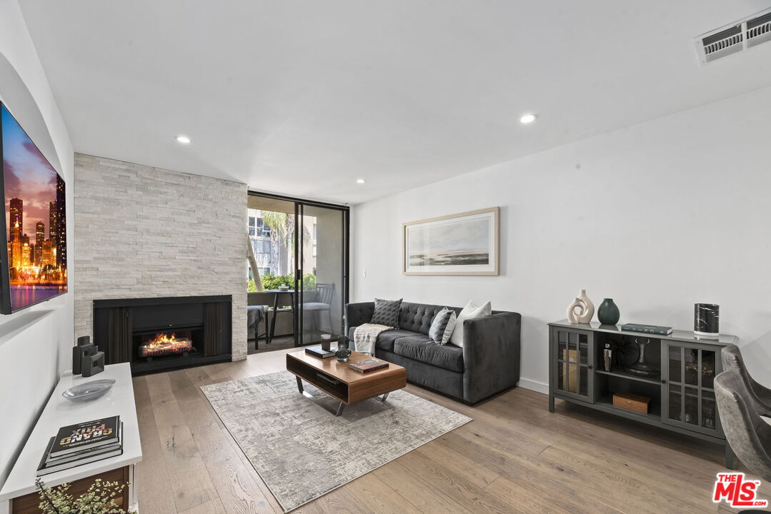 750 N Kings Rd Unit: 201
