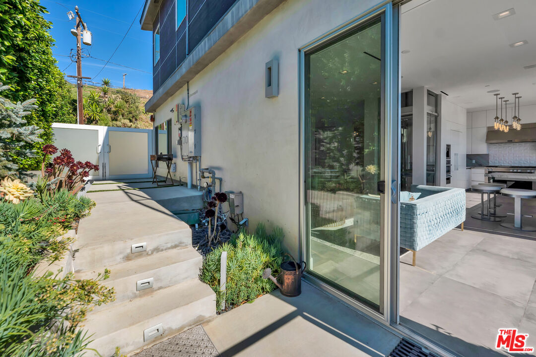 25423 Malibu Rd