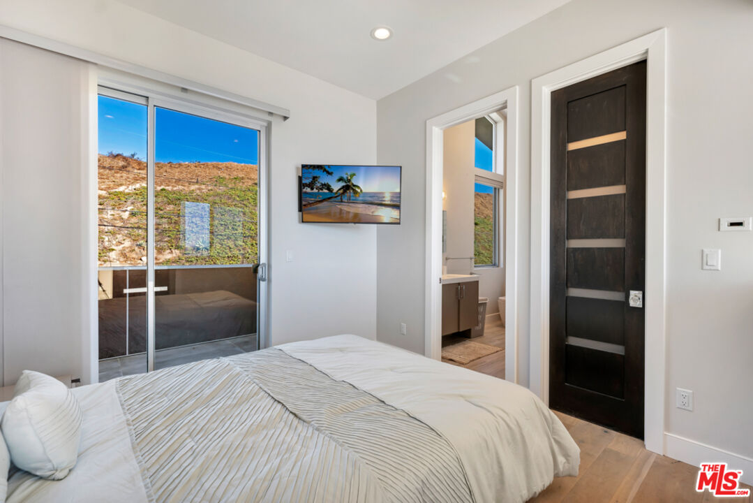 25423 Malibu Rd