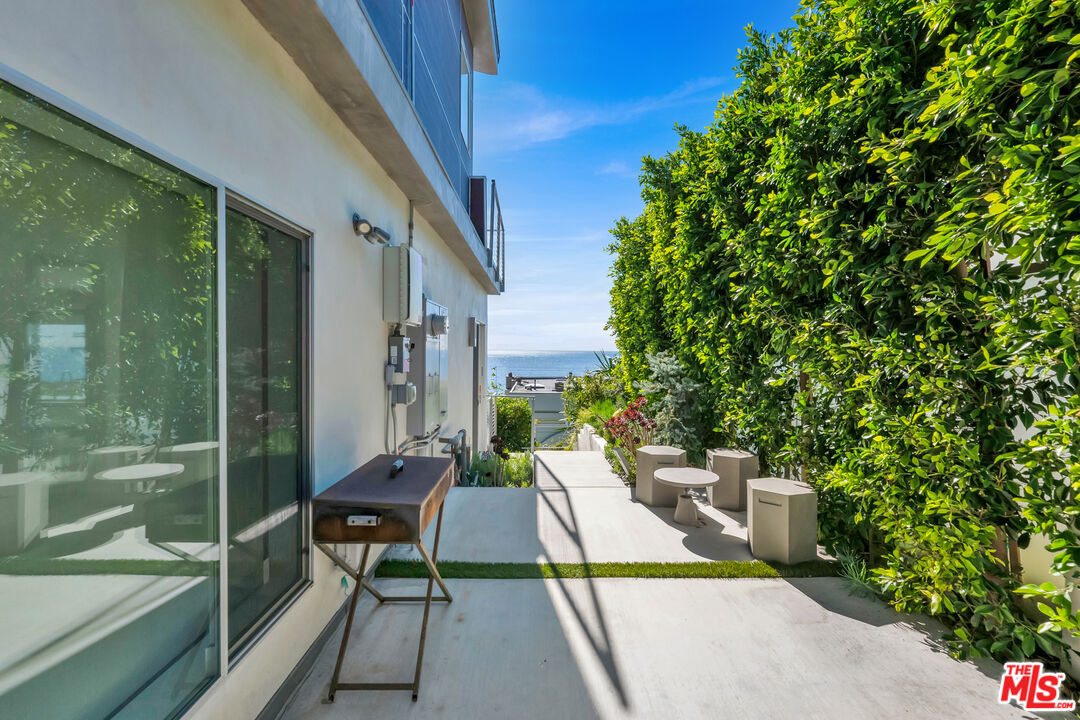 25423 Malibu Rd