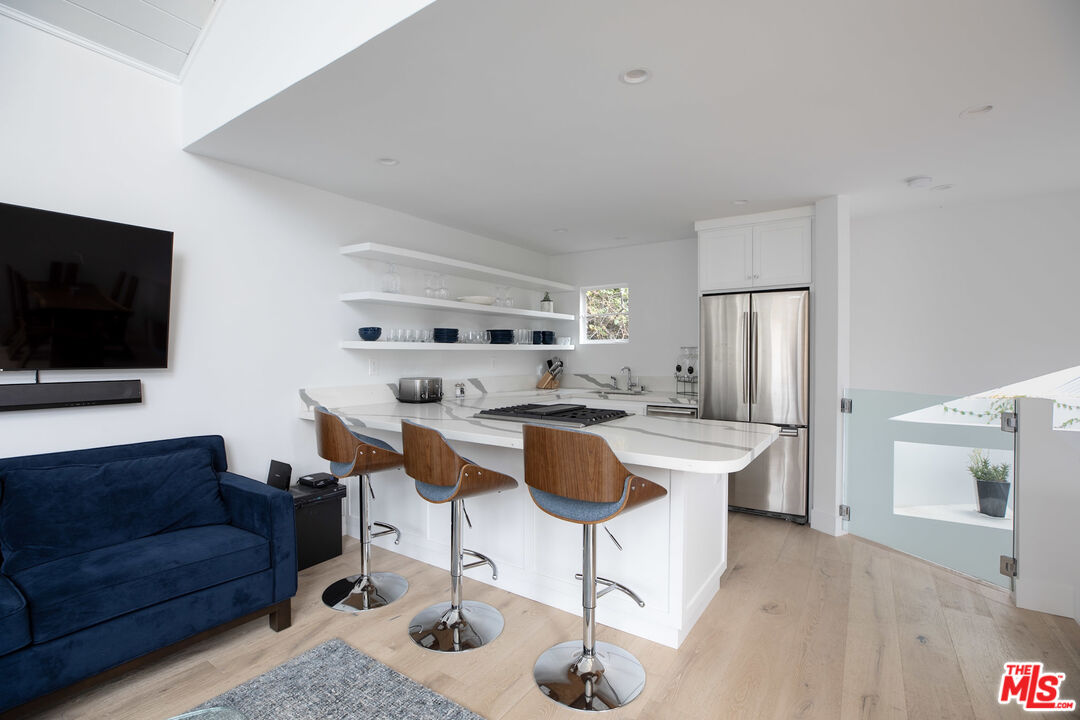 29233 HEATHERCLIFF RD Unit: 3