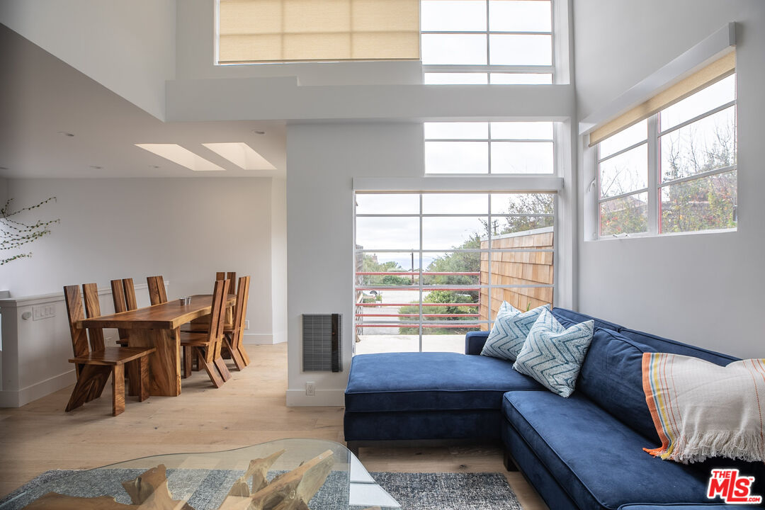 29233 HEATHERCLIFF RD Unit: 3