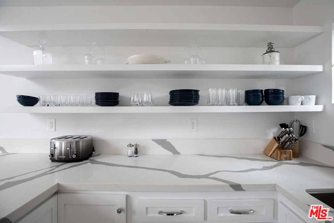 29233 HEATHERCLIFF RD Unit: 3