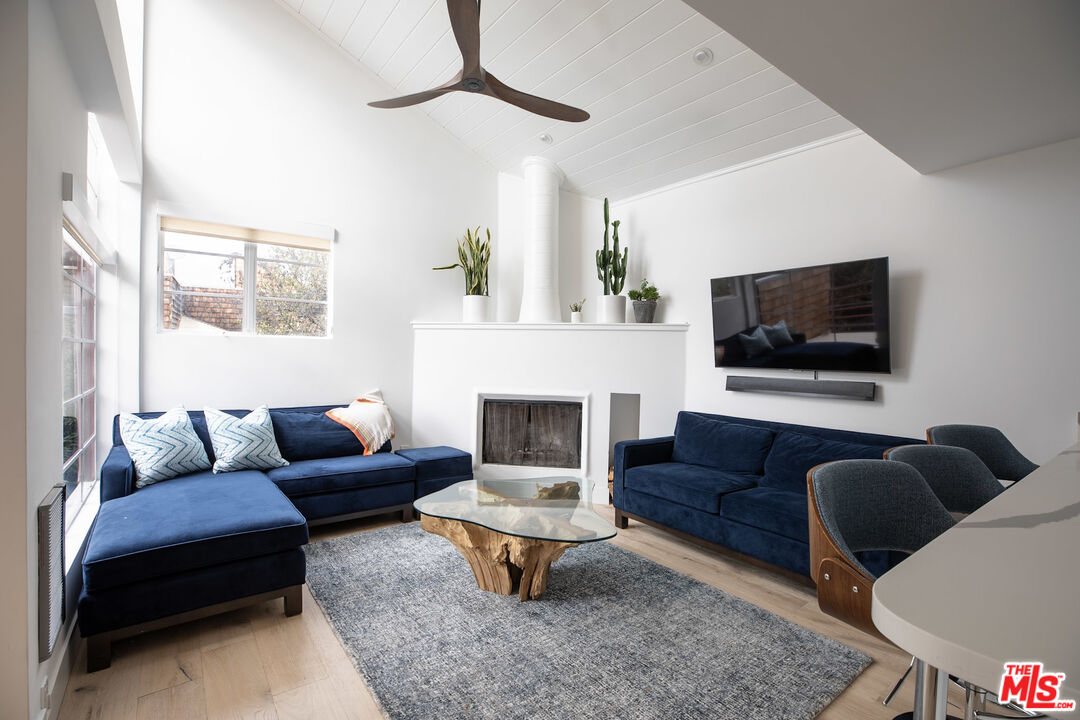 29233 HEATHERCLIFF RD Unit: 3