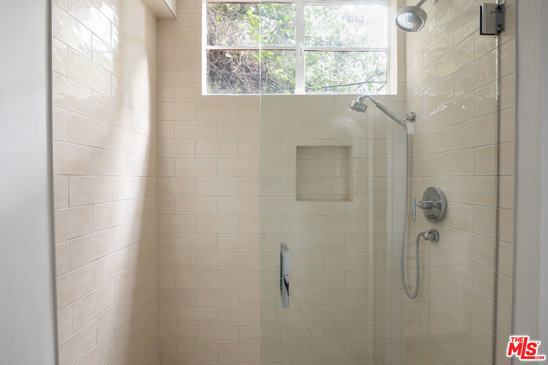 29233 HEATHERCLIFF RD Unit: 3