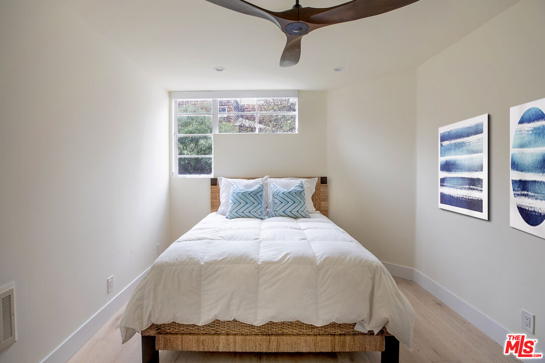 29233 HEATHERCLIFF RD Unit: 3